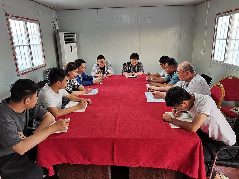 董事長施工現場檢查